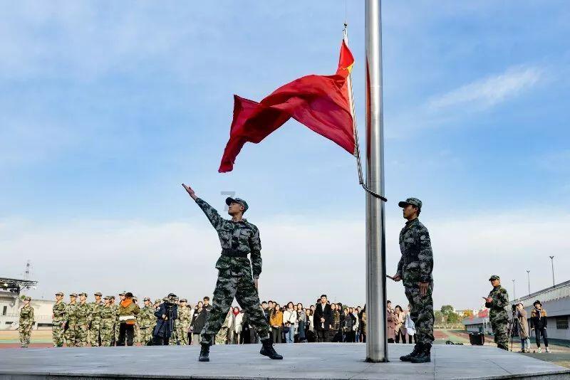 武汉这条美食街并没有本地特色，人气比户部巷还要旺，物价也不低