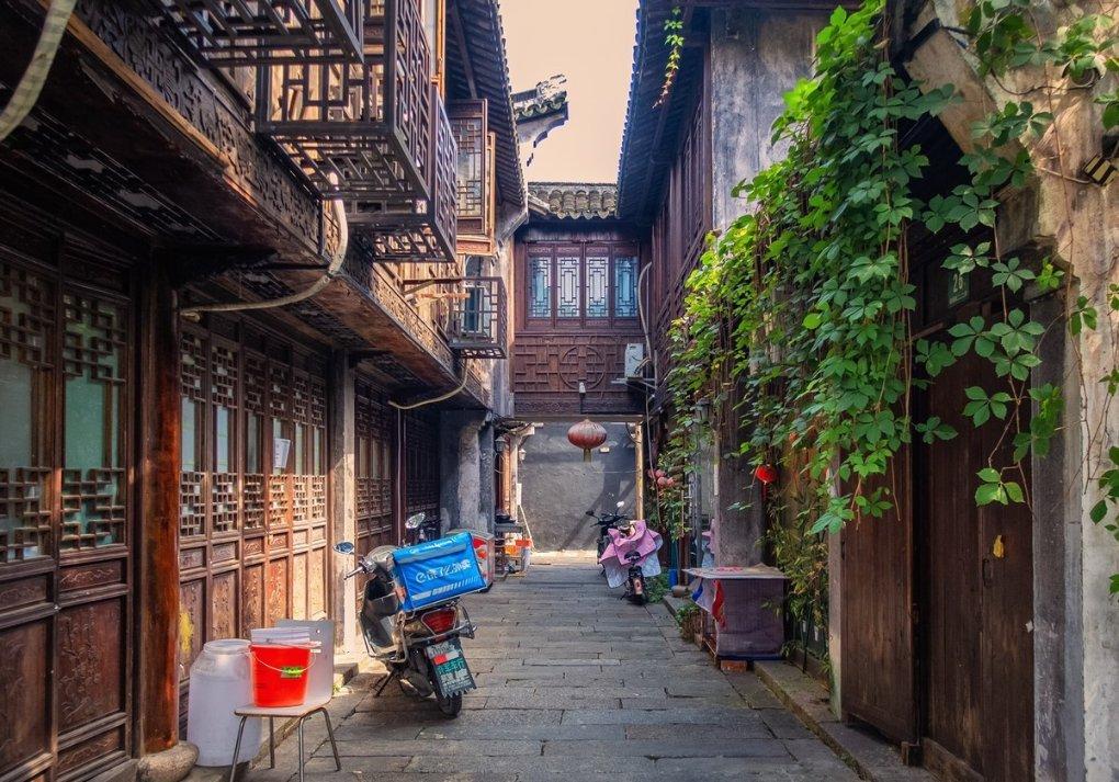 双人跨栏赛跑